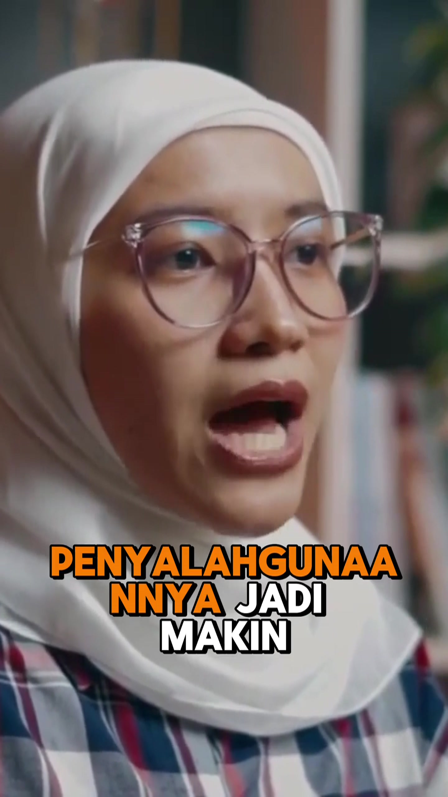 <p>Grok AI memiliki risiko unik karena terintegrasi langsung di ruang publik aplikasi X</p>